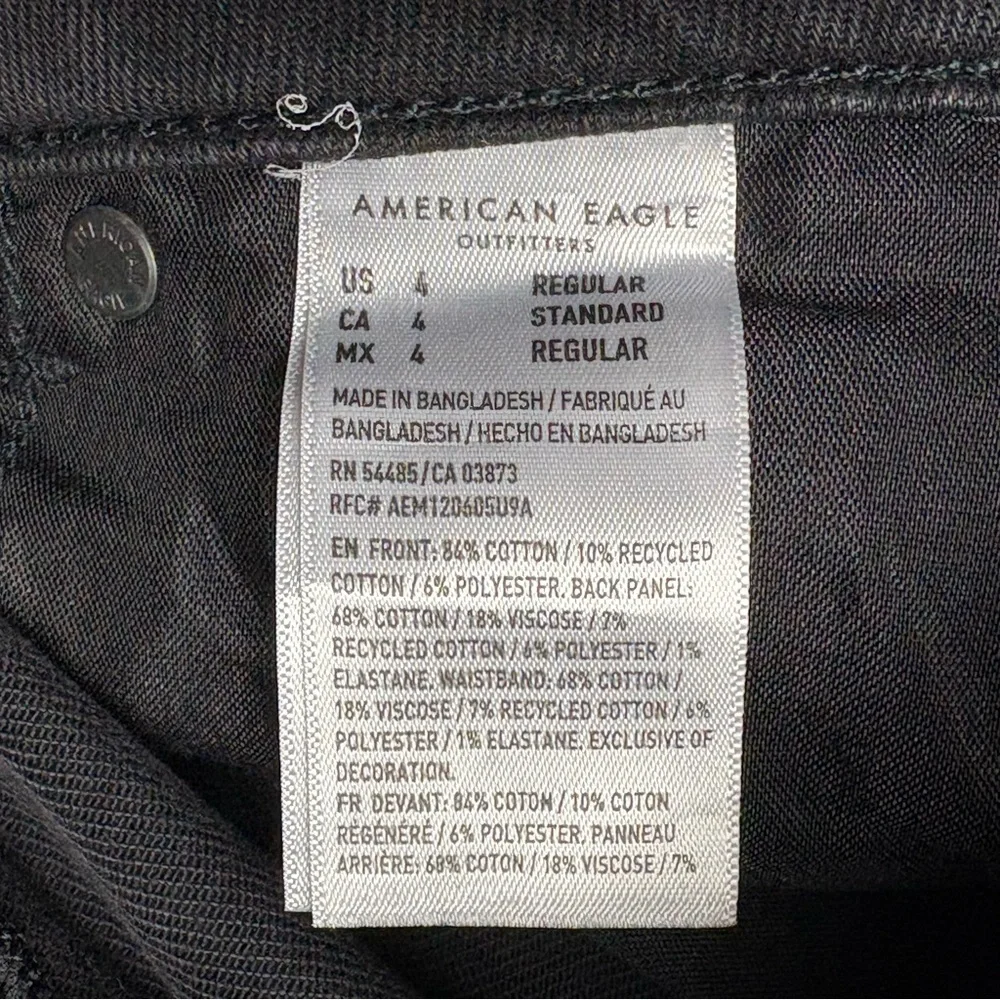 NWT American Eagle Strigid Ripped Mom Jeans 4 Onyx Black Distressed Destroyed